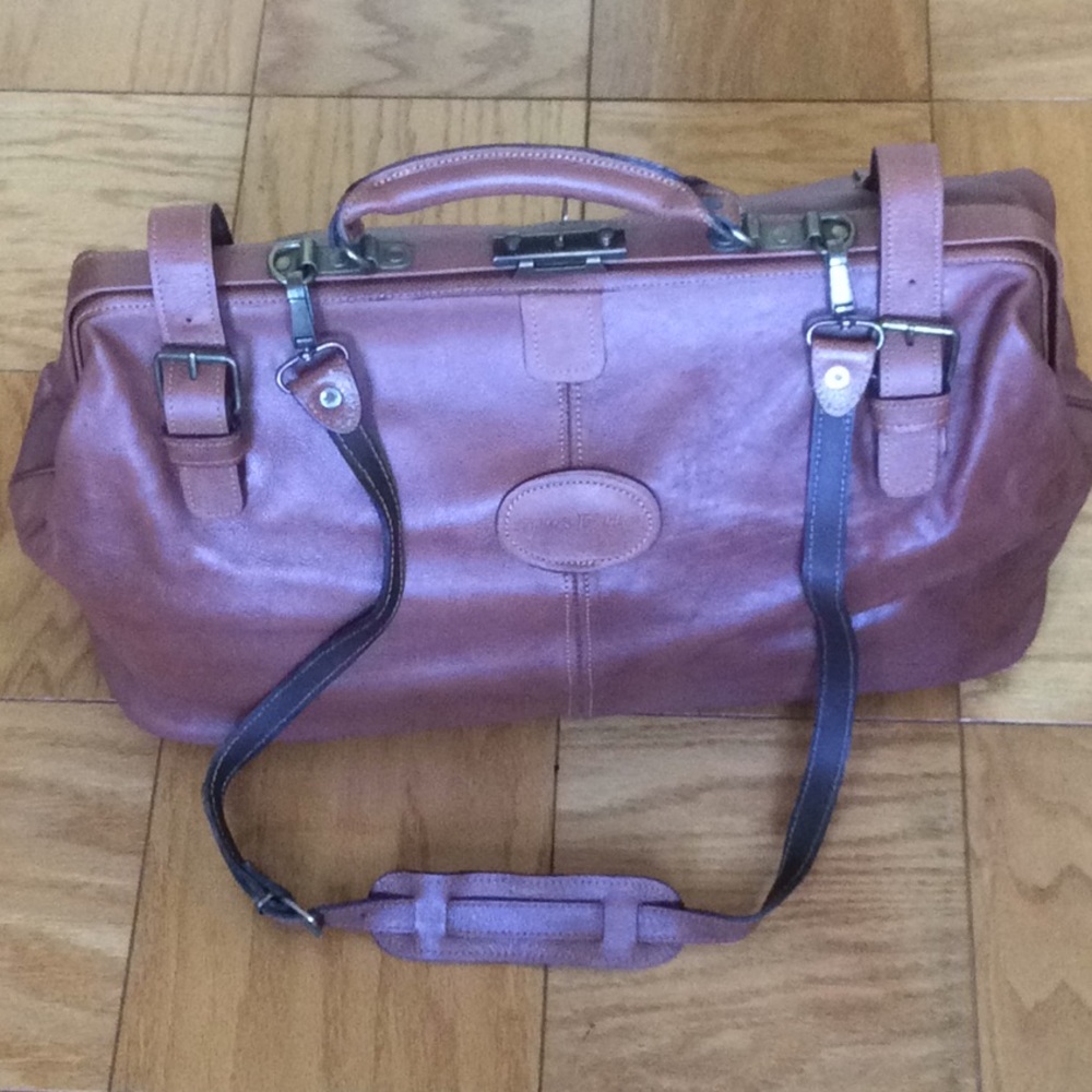Leather travel bag